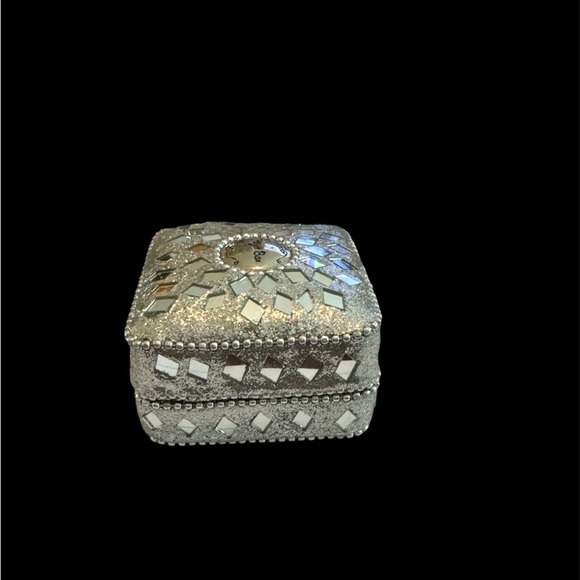 Small Wooden Lined Prayer Box Made in India. Artisan made. (1-B) - Picture 4 of 4